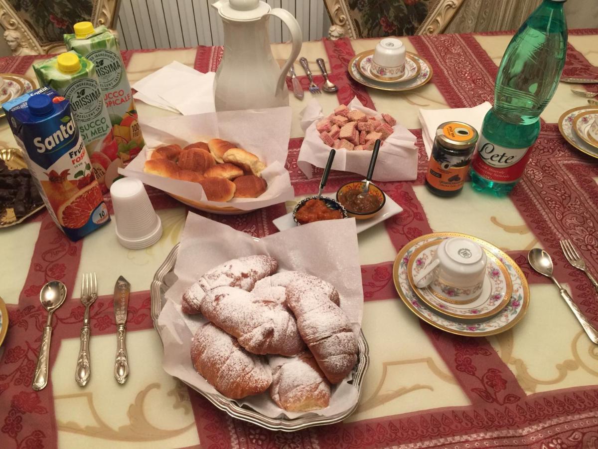 Colazione da Lolly Bed and Breakfast Napoli Esterno foto